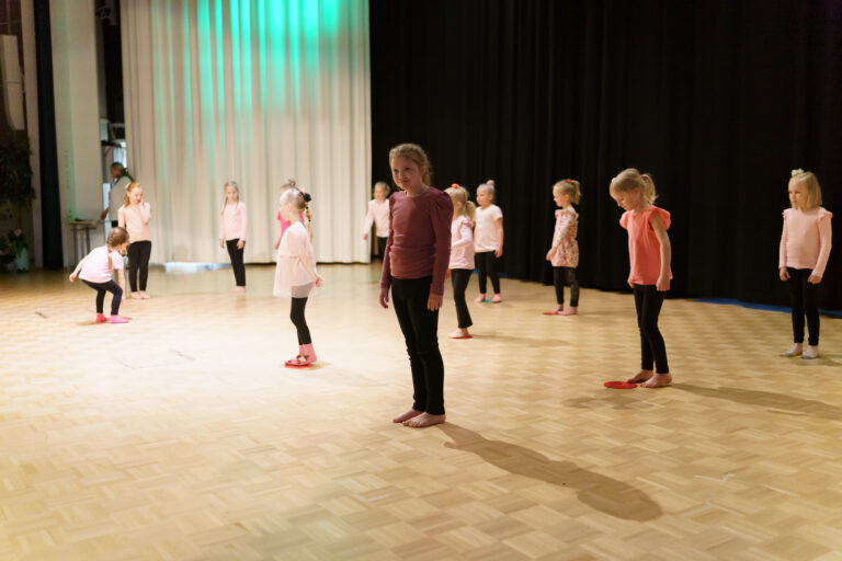 Joululomalla tanssitaan – joululomatiivarit